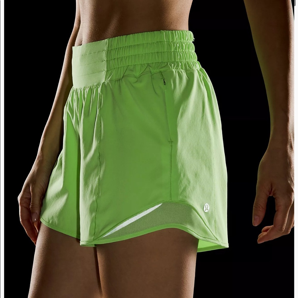 💚LULULEMON HIGH RISE HOTTY HOT SHORT 4”-SCREAM GREEN LIGHT-4/6/8/10/12💚 - Picture 2 of 16